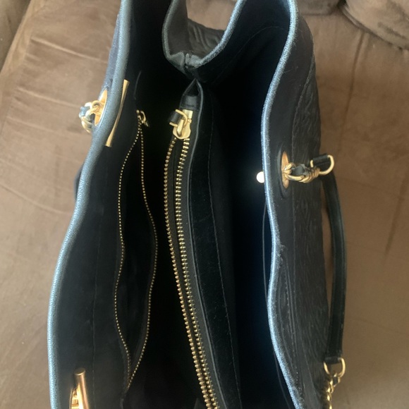 Tory Burch Fleming Tote! VERY GOOD condition - Picture 4 of 7